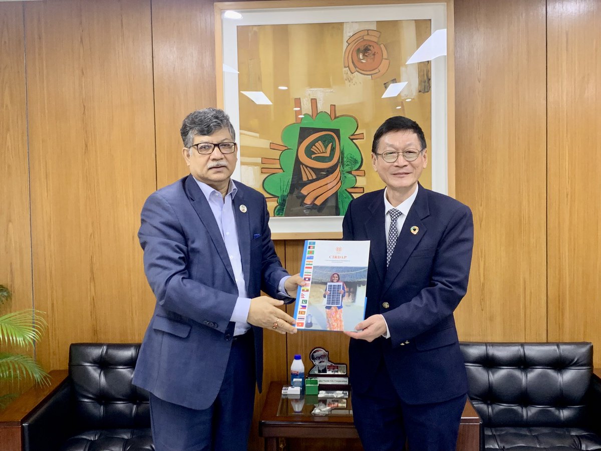 Pleasure meeting Dr. Cherdsak Virapat, DG @cirdap79 at my office this morning. We discussed ways and means of furthering collaboration to achieve the goal of rural development and poverty reduction. He also requested Bangladesh to move a resolution at the UN in this regard.