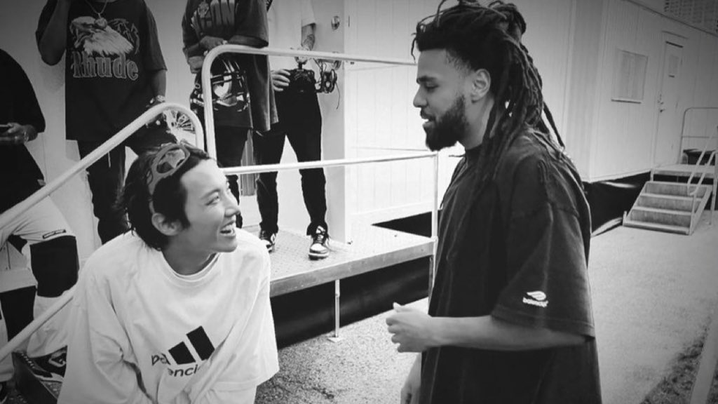 this is his moment he deserves everything good in this world go hobi go :)