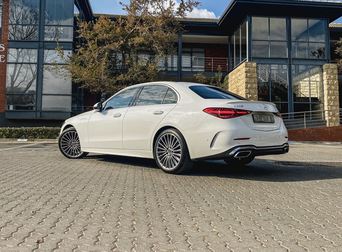 khuleonwheels's tweet photo. Our time with the Mercedes C200 has come to an end and we are not ready to return the keys of this beautiful luxury sedan. The exterior AMG-Line options add to the already alluring design of saloon. The sporty looks are a…
#TheNewCClass #OutofAfricaForTheWorld https://t.co/UQeucAwzPb