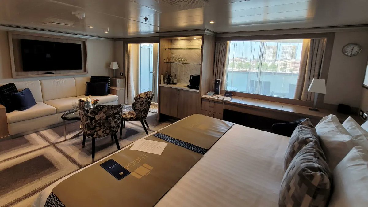 cityhoppers's tweet photo. 8 days, 7 nights 😴 Rotterdam, Flåm, Eidfjord, Kristiansand, Oslo and back to Rotterdam. Going to miss the cabin and the balcony. Neptune suite. Cabin no. 7085 🔥 https://t.co/tjP7ctW03Z