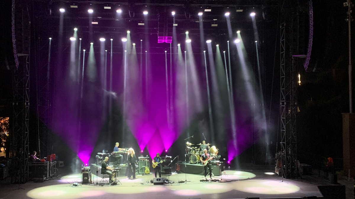 TreesWatcher's tweet image. STEVE HACKETT - Magical Night in Rome.
@HackettOfficial @amandalehmann25 @SylvanOfficial @craigblundell