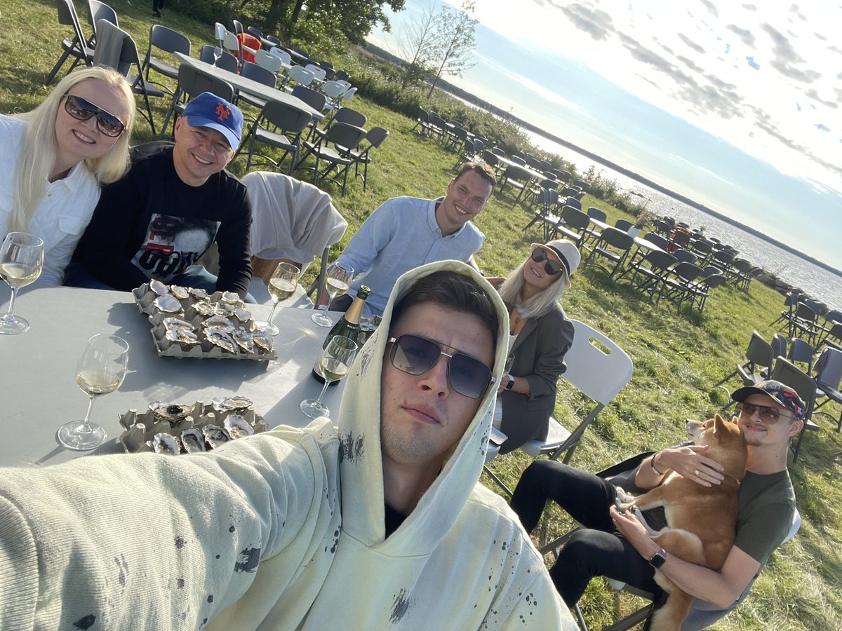 sandergansen's tweet photo. Last night, @WorldOfFreight founders were first to a party.

No other Apes were spotted… https://t.co/v6syh9tBsU
