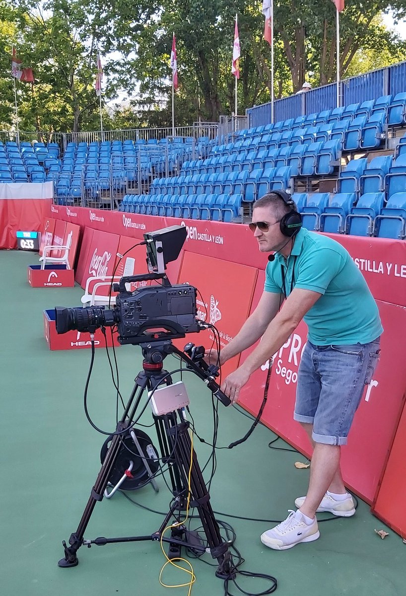 Al igual que ayer, hoy nos acompañan los amigos de @Eurosport_ES en la retransmisión de la finalcdel XXXVI Open Castilla y León Villa de El Espinar🎾🔝🎥🏆
@ATPChallenger 
@Vinteo_N 
@Ayto_ElEspinar 
@RFETenis 
@DipuSG