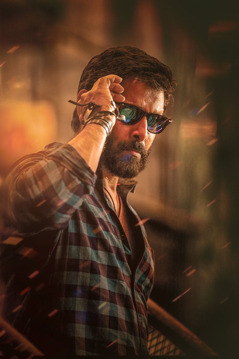 ThalapathyBrit8's tweet image. K Tv #Chiyaan odaa #sketch ooduthuu... Ookaaliii #sketchFDFS.. trichy vengadesha theatre   aalaruchuuu.... opening song kuu..... 💥💥💥 #Cobra #Chiyaan61 #varisu #beast #Thalapathy67