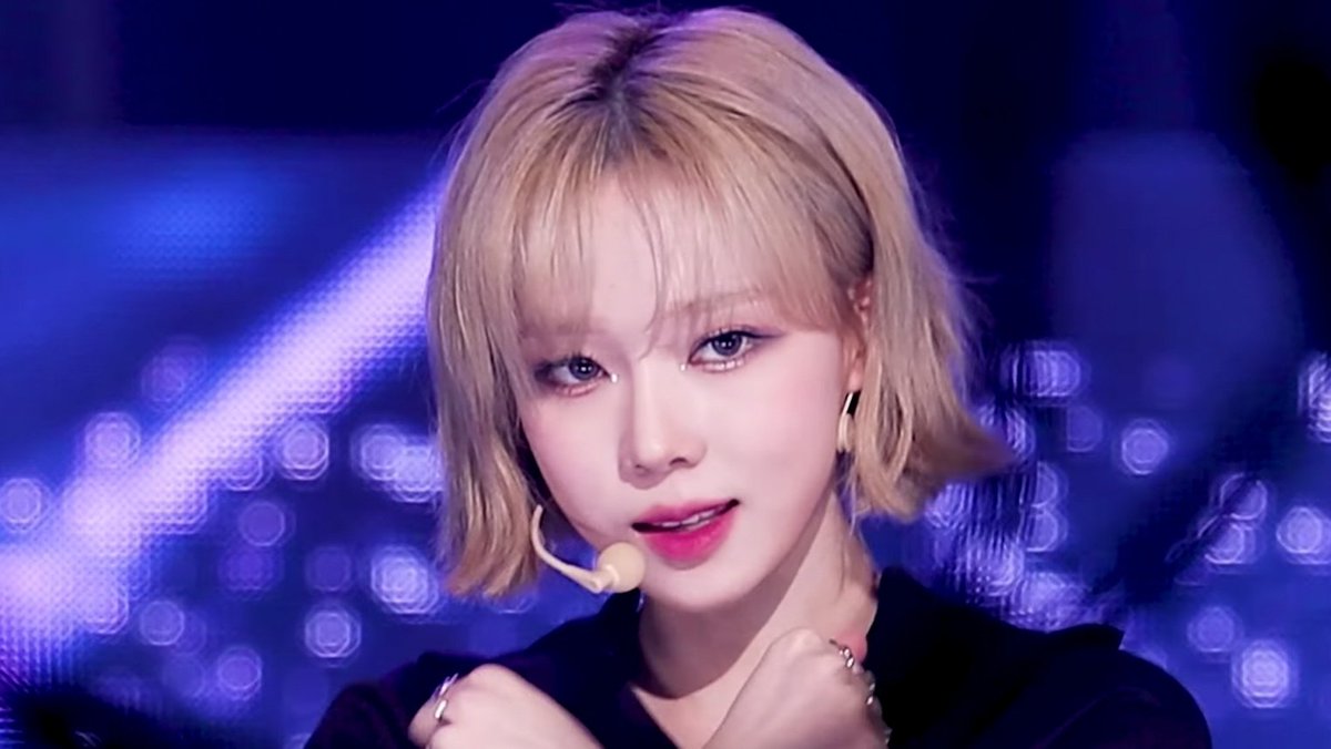 i'm obsessed with her doll-like features