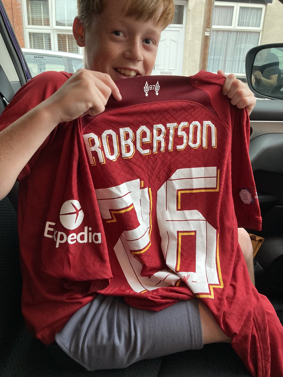 gmiddy3's tweet photo. @andrewrobertso5 Great result rounded off by his favourite player giving him his shirt, you absolute legend ⚽️ YNWA https://t.co/dvzihsZI9u