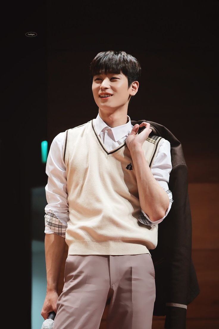 his proportions are way too unreal