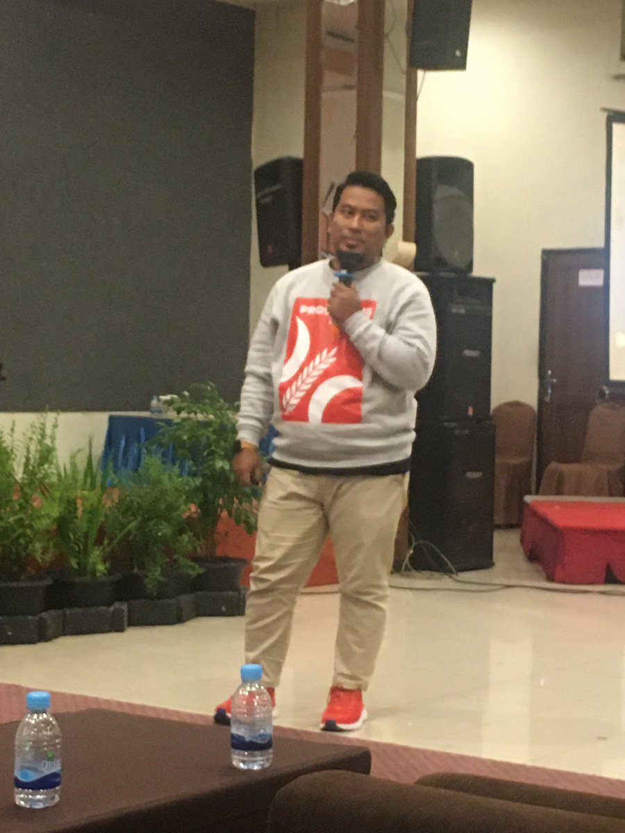 Keren kali hoodie nya 😎

#medanberjaya