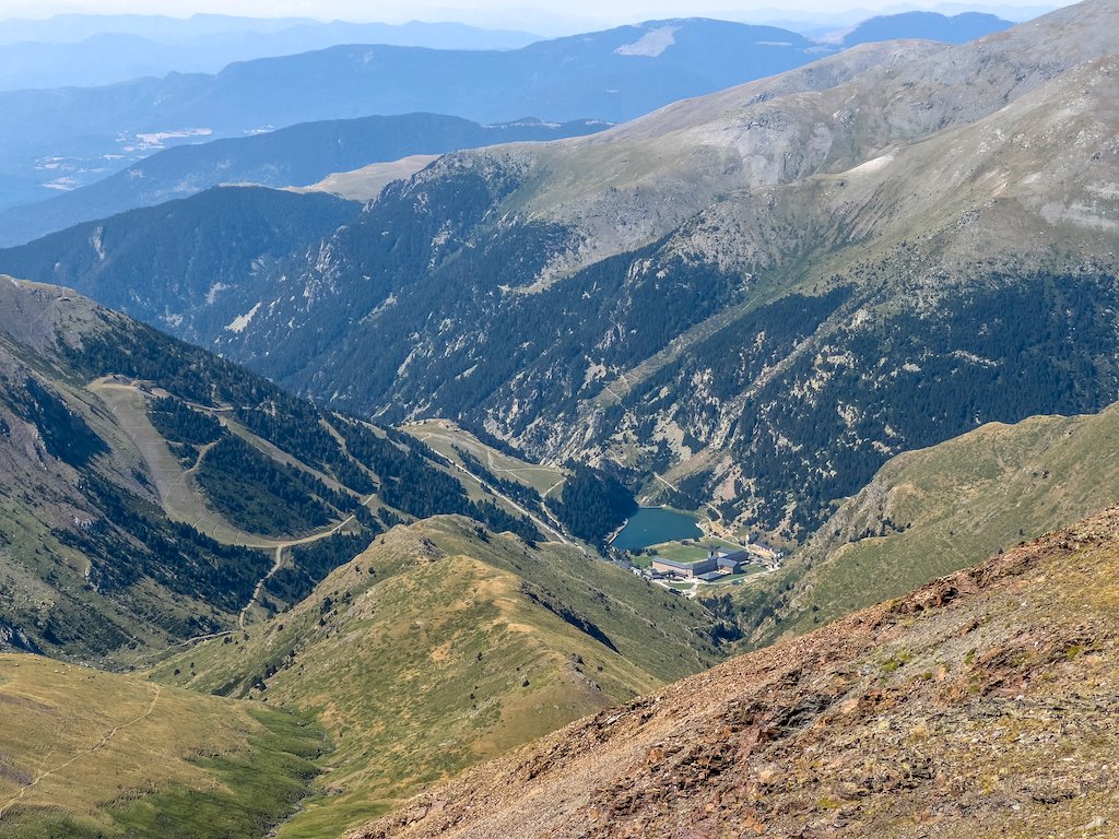ValldeNuria's tweet photo. Avui dediquem la publicació als guardes forestals! 🙌 Grans professionals compromesos amb la cura i protecció de tota la @xarxadeparcs naturals del nostre territori! 🌲

Bona feina a tots! 😊👏

#AgentForestal #GuardaForestal #ValldeNúria #XarxadeParcs #ParcNatural https://t.co/JV6WWu9RL1