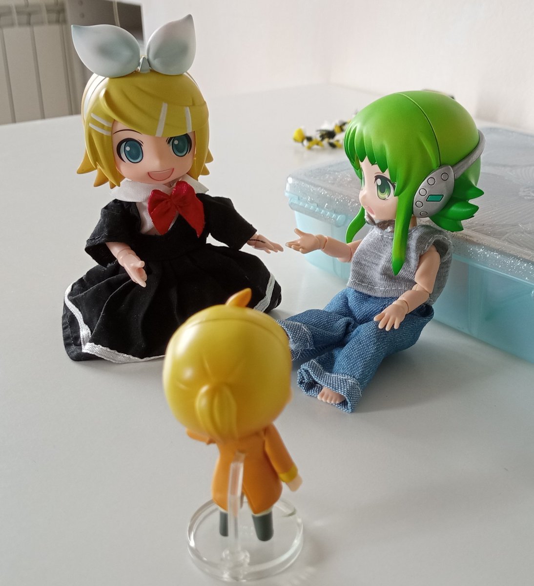 Kooryu_Photo's tweet photo. - Смотри, какой малыш! 

#VOCALOID 
#GUMI 
#KagamineRin 
#鏡音リン https://t.co/oZKyrZFy6w