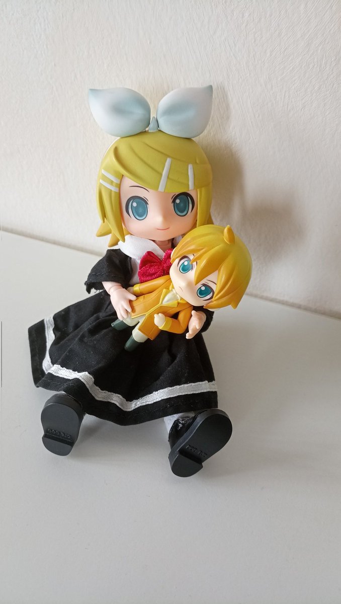 Kooryu_Photo's tweet photo. - Смотри, какой малыш! 

#VOCALOID 
#GUMI 
#KagamineRin 
#鏡音リン https://t.co/oZKyrZFy6w