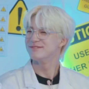 ยิ้มโชว์ฟันน้ำนม