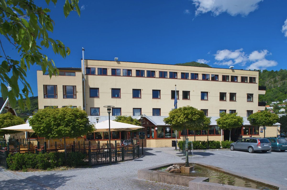 Many people return to Lægreid as often as they can. At check in some of them even state that ”it is good to come home to Lægreid”.Situated in the village Sogndal. @lagreidhotell #visitsognefjord #fjordnorway #sogndal