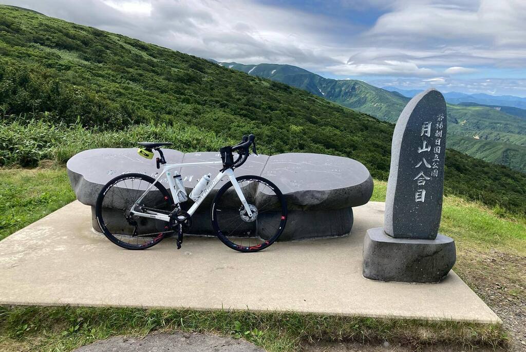 buuhchan's tweet photo. 2年ぶりの月山。いつ行ってもキツイ…途中ちっちゃいおともだちとも会いました♪
#月山
#walkride 
#WR2LR https://t.co/bYilLmvMqN https://t.co/wsrrYXFK2W