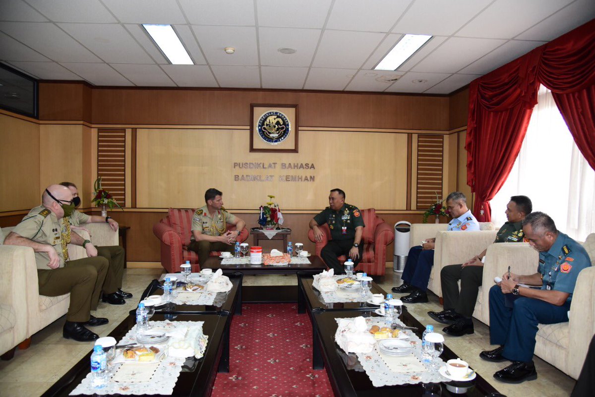 IKAHANid's tweet photo. Selamat kepada 14 TNI lulusan program perdana Study In Australia Preparation (SIAP 2022) yang menyiapkan pemimpin masa depan kita untuk belajar dan bekerja di Australia. Terima kasih #IALF dan @pusdiklat_bahasa yang telah menjadi tuan rumah SIAP 2022! #kecerdasanintelektual https://t.co/5ZV6sJT5Md
