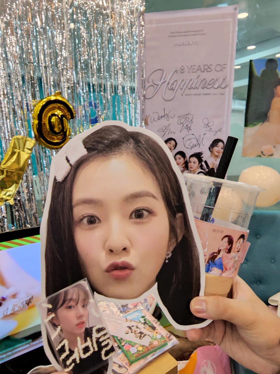 BJH_Philippines's tweet photo. Spotted: Red Velvet 8th Anniversary Cup Sleeve Event at Smile to Go Milk Tea 

Celebrating the Debut of Irene and Red Velvet 🥰 

#8YearsOfHappiness
#8YearsWithRedVelvet
#8YearsWithIrene https://t.co/YFAZJ3De2R