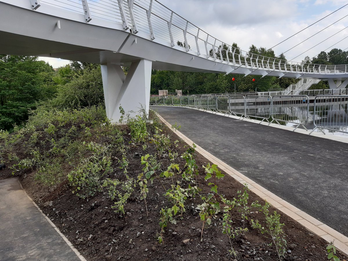 george_mcburnie's tweet image. #stockingfieldjunction Final push to complete well underway. Paths, hard &amp;amp; soft landscaping. Real sense of achievement. @scottishcanals @SustransScot