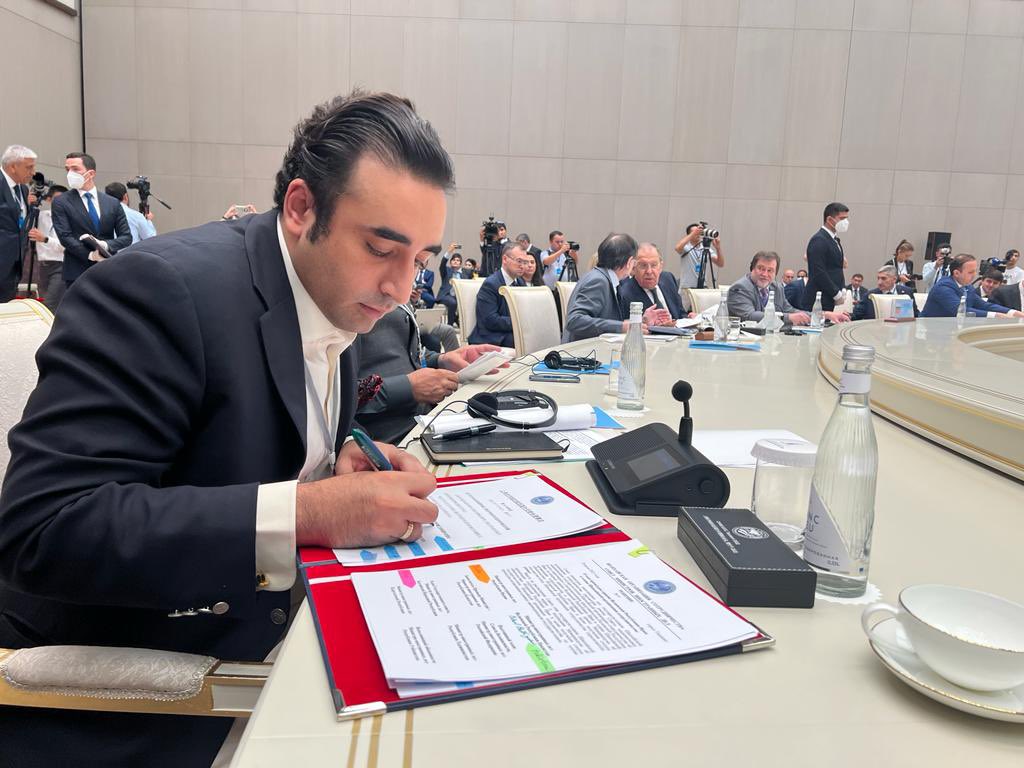 My first interaction at the SCO-CFM in Tashkent. Emphasized Org. imp. role &amp; reiterated 🇵🇰 commitment to collective efforts in achieving reg. peace &amp; eco. prosperity. Congratulated Uzbekistan on successful CFM &amp; their Presidency, &amp; wished a successful CHS meeting.