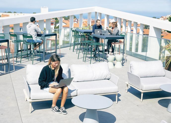 De passage à #Biarritz ?

Ne manquez pas le Connecteur, un espace de #coworking sublime avec rooftop 😎

Découvrez notre sélection d'espaces de coworking au bord de la mer 👉 neo-nomade.com/blog/espaces-d…

#travailhybride #télétravail