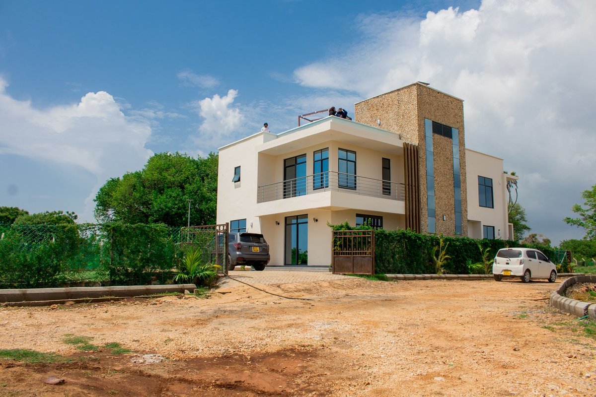property_abode's tweet photo. This weekend, think of the potential u hv to grow your wealth if u embrace the right investment vehicles. Real estate is one such vehicle. Dnt be left behind, visit our offices on SJ Complex opp. Makindye Military Barracks or call us on 0757994000 fo the best Real estate deals https://t.co/uMi69oli0Z
