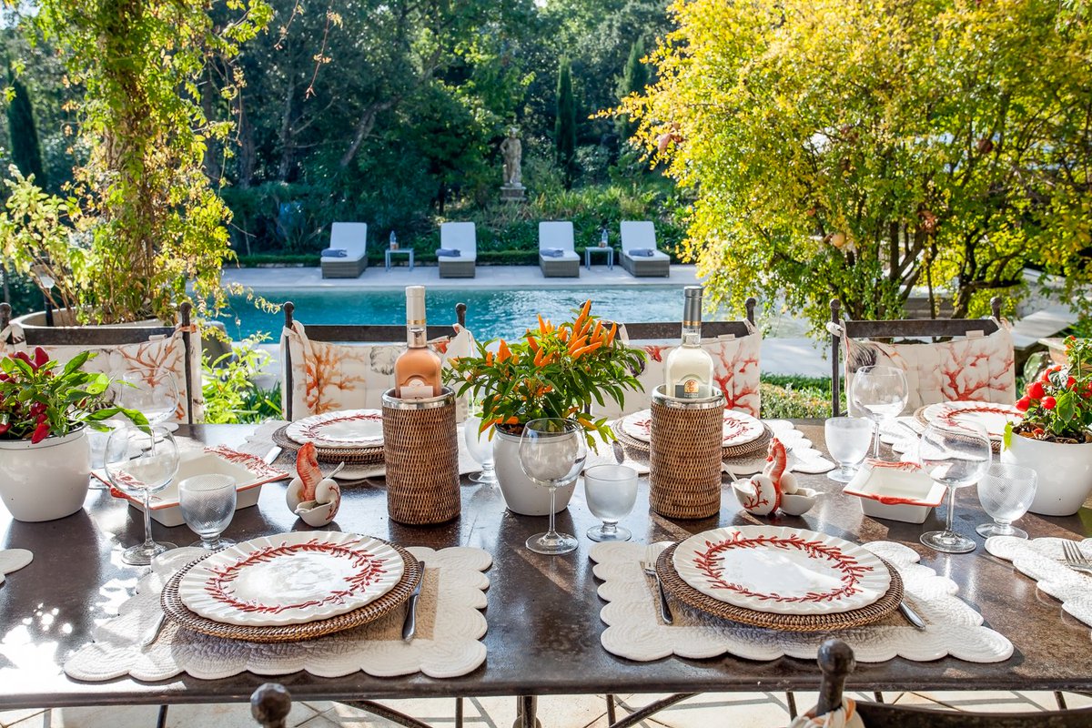CotedAzurVillas's tweet photo. ☀️ Having lunch at Villa Arabella in Gassin ☀️
Full AC | 4 bedrooms | Large pool | Amazing country views | 10-minute drive to beaches &amp; Saint Tropez

Attractive rate for this last minute availability: July 30 to August 13!

https://t.co/6ZRb2IhUmr

#cotedazurvillas #sainttropez https://t.co/oc9nDDyKUc