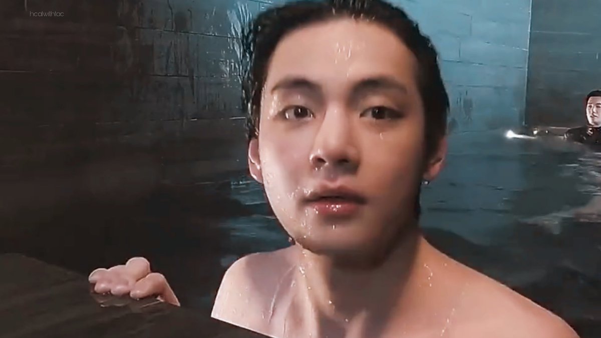 healwithtae's tweet image. look at kim taehyung i can't breathe