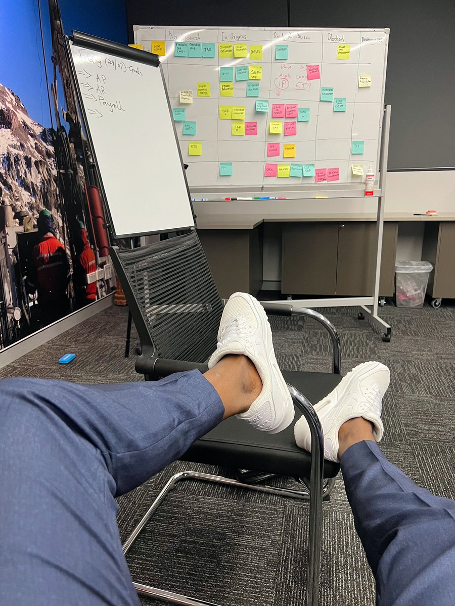 hayorlaykay's tweet photo. Friday 🤞 https://t.co/UppGoRFsmQ
