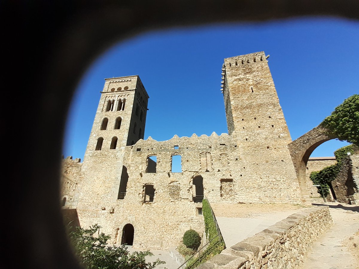 PdeFeydeau's tweet photo. Au cœur du parc du cap #Creus entre montagne et mer, le fabuleux monastère San Pere de Rodes fête ses 1000 ans. Les moines savaient choisir les lieux ! #Catalunya #Espana https://t.co/FukPS83nSo