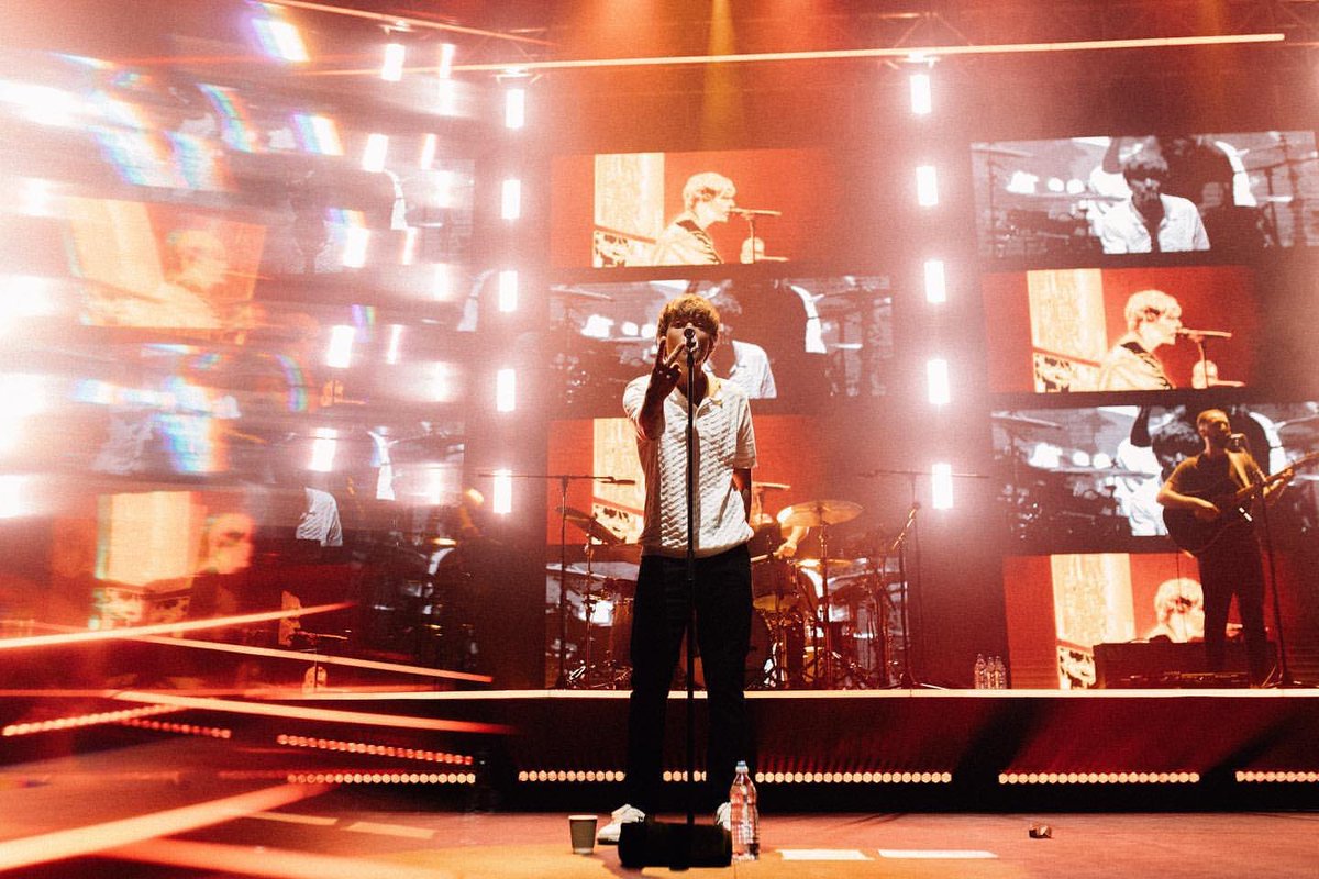 LTHSOURCE's tweet photo. 📸| Louis posted these pictures on Instagram ! (1/3)
« This year has absolutely flown by. What a tour, what a year so far! » https://t.co/FtnHorQqTn