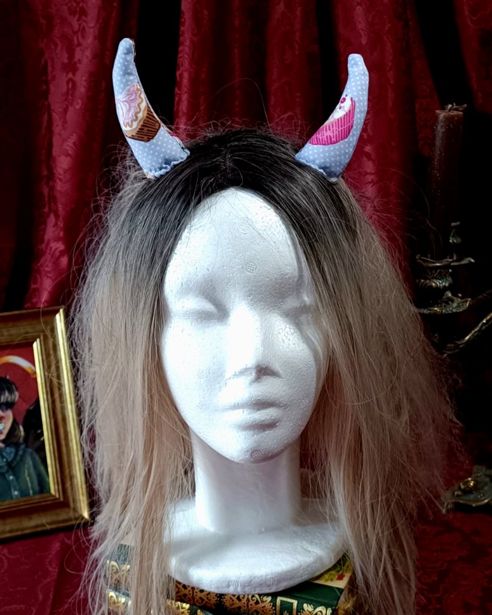 Lechatetrange's tweet photo. In @SonsofLilith666 we like to sin... And one of our favourite ones is gluttony, so in it's honour, we made those cute cupcake horns! Aren't they yummy?

https://t.co/jCCcypl0kr

#beelzebub #gluttony #demon #harajuku #kawaii https://t.co/sLezCiqBTo
