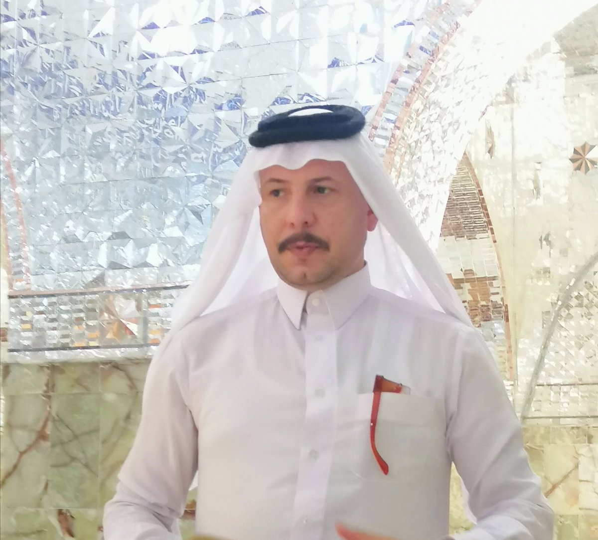 :قال أمير المؤمنين علي (ع)
" خدمت الشجر فأثمر "
" وخدمت البشر فأنكر "