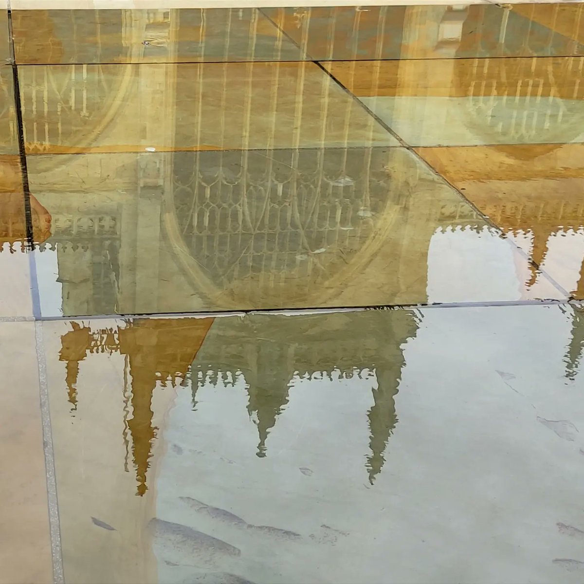 hulltourguide's tweet image. An exciting few days ahead for Hull's fascinating Old Town. Find out about its history, architecture, and much more with a guided walk. Meet me for 2pm at Queen Victoria statue - all welcome! #MustBeHull #LoveHull