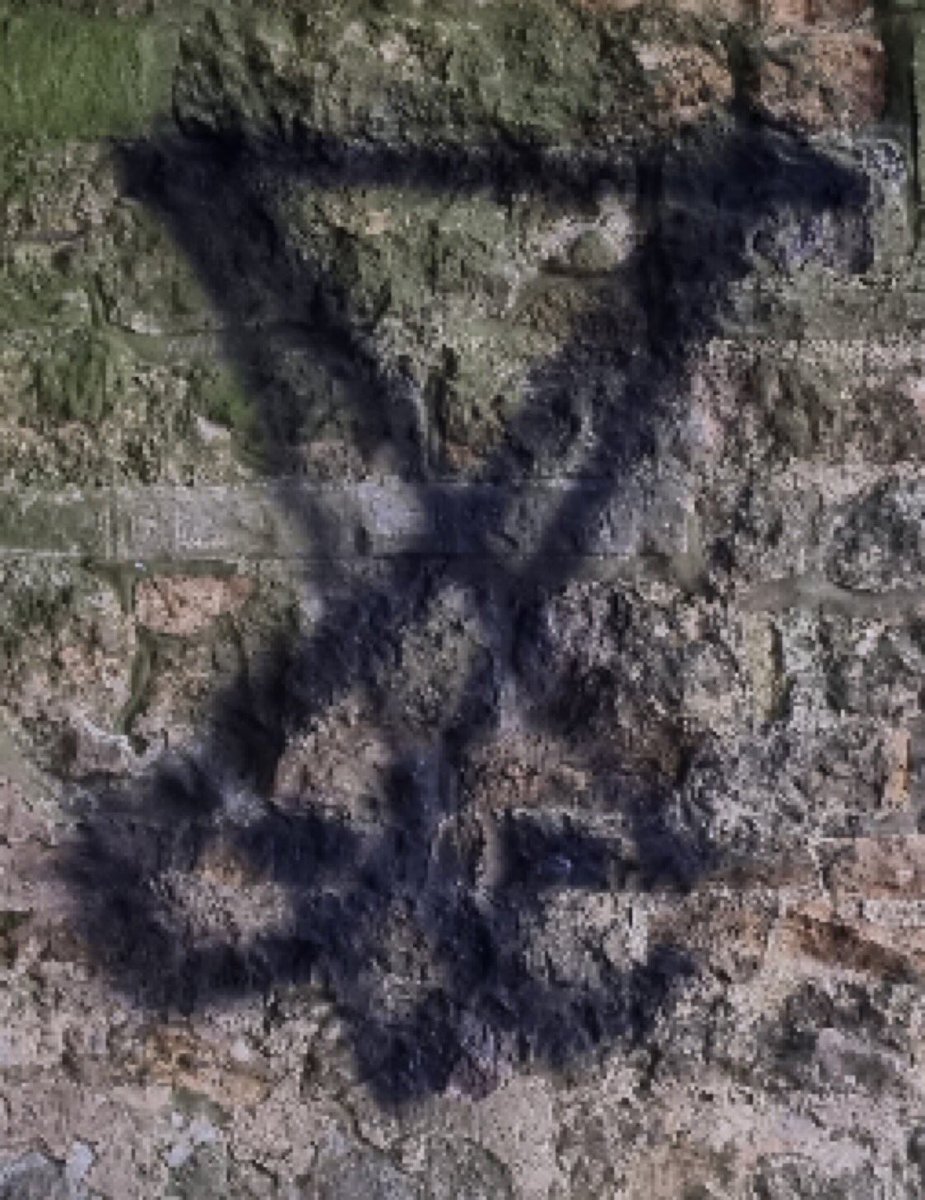 doubleDutchquak's tweet photo. Never Ever pose the V-Sign with your hands ! It represents the False Light of Lucifer

On the left you see the Sigil of Lucifer, 
Do you get it? https://t.co/HyfFYAOJoW