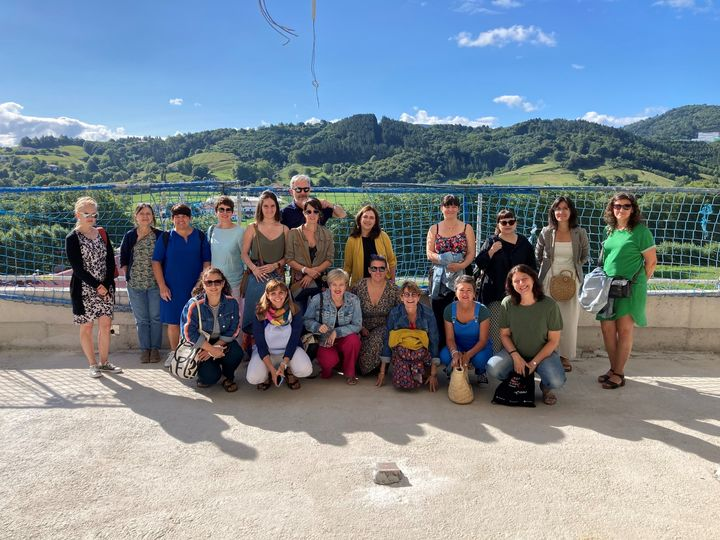 MatiaFundazioa's tweet photo. Azken jardunaldia eta gero, #QAVAD @ErasmusPlus_pro-en 🇮🇹, 🇫🇮 eta 🇫🇷ko bazkideak. #Usurbil eta #Lugaritzeko gure zentroak bisitatu zituzten. QAVAD amaitu da, baina etorkizuneko proiektuetarako lankidetza-ikuspegi berriak irekitzen dira. Eskerrik asko!
ℹ https://t.co/8eLBkiNWuX https://t.co/rQ1pi9t7O7