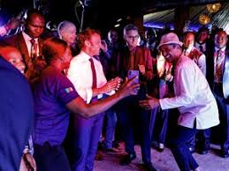 La presse africaine nous livre ses reportages sur la visite de Macron en Afrique! Humiliation, fiasco, achat de figurants et corruption! Édifiant!  La vidéo! dreslincourts.wpcomstaging.com/macron-afrique…