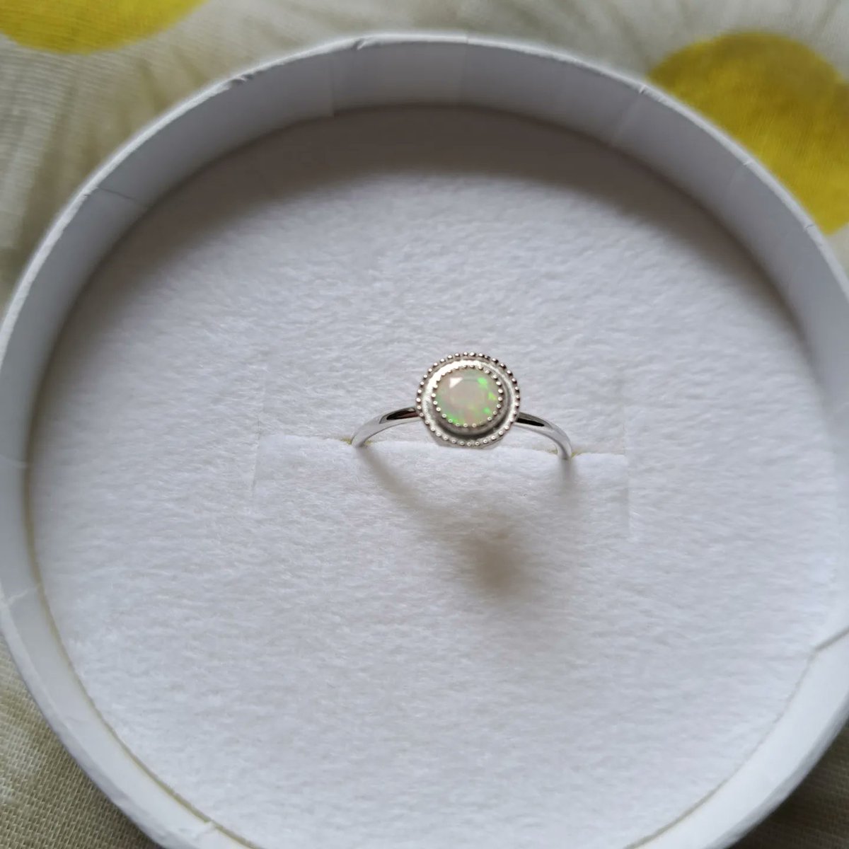 lily_294's tweet photo. 昨日買ったオパールのリング💍
かねてよりファンだった作家さんの作
全体的ビザンチン様式(?)っぽい要素があって好き
#kototoki #strangeworks
@strangeworks_jp https://t.co/dVVwSKtAF5