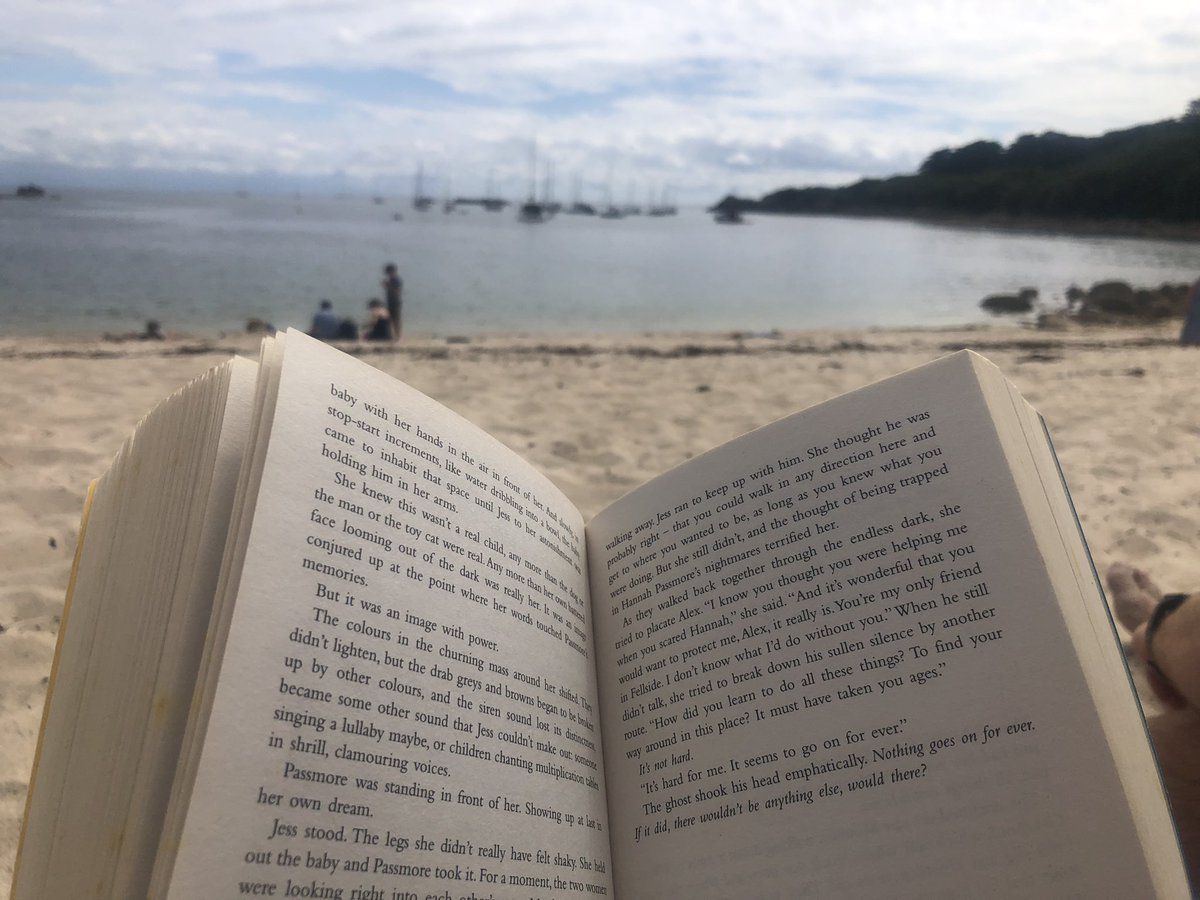 5TB_MrsBurns's tweet photo. #OLOL_HT, #bookwithaview Beautiful Porthcressa Beach, St Maryโs, Isle of Scilly - now thatโs a view for a book! https://t.co/Z0pP1iIpAo