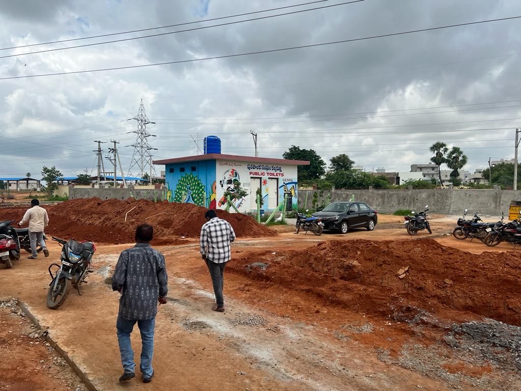 NIUM_Hyd's tweet photo. #FieldDay
Research &amp; Fieldwork form the basis of our work in delivering sustainable urbanization solutions.  Our team of urban planners &amp; architects recently visited Gajwel &amp; Kalwakurthy municipalities for the 'Initiation Visit'.

@MC_Gajwel 
@MC_Kalwakurthy https://t.co/wUKExE5mfY