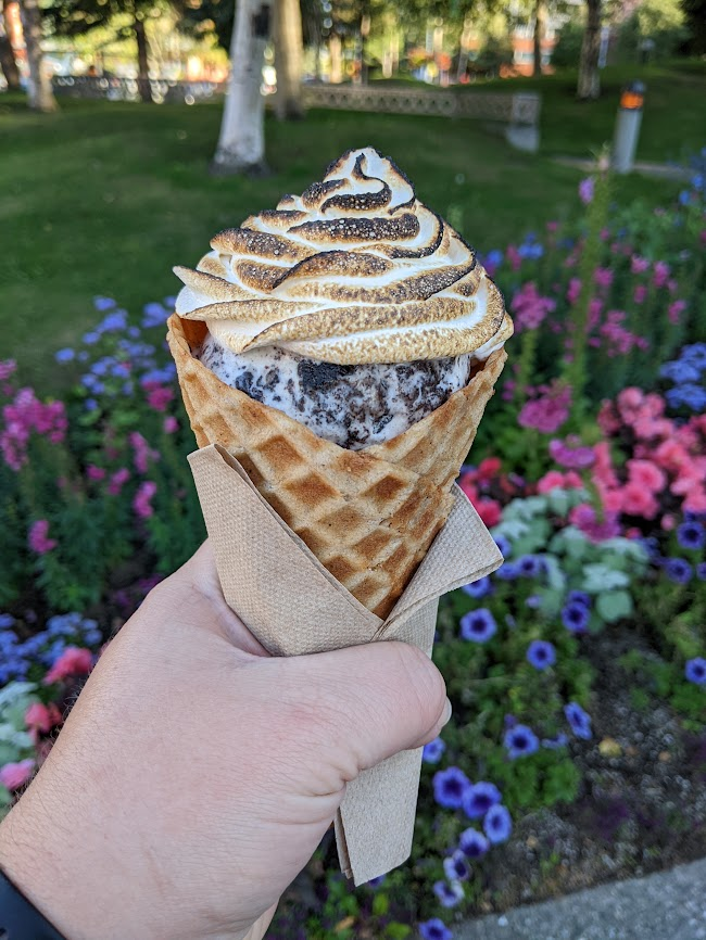 NLSoperGorden's tweet photo. Wild Scoop ice cream in Anchorage will top your ice cream with homemade marshmallow fluff, and then *torch* it for you, and now I'm wondering why this isn't a thing everywhere always forever???
#alaska #icecream #anchorage #workvacay #thecaloriesareworthit https://t.co/NYSFYDAEce