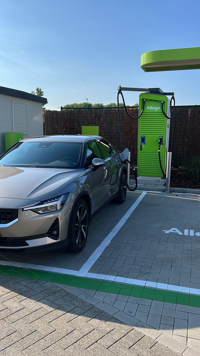 seppebeelprez's tweet photo. Eerste keer superchargen, verloopt heel vlot met Plugsurfing pas 👌🏼 #polestar #plugsurfing #allego https://t.co/Q0UUdMRQIY