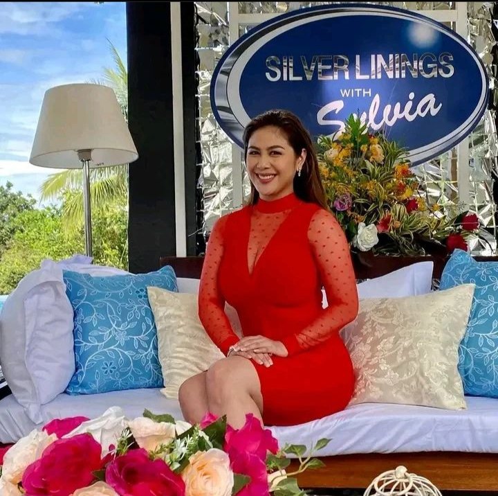 istella_v's tweet photo. Stay happy, be true, and keep shining .minahal ka namin bilang sylvia renacia at patuloy ka naming mamahalin bilang miss @v_concepcion loveyouu maaa!
RaisingMamayFinale
#RMBookTwo https://t.co/WR45EED24O