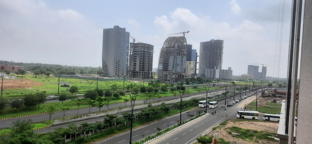 CATusharPatel's tweet photo. And the upcoming structures at IFSC GIFT city, Gandhinagar adding to India's economic prowess. https://t.co/vqEwTbc7v2
