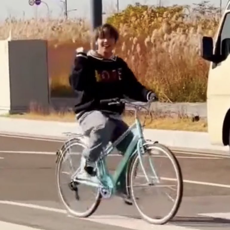 chbomi____n's tweet image. 자전거 🚲🚲