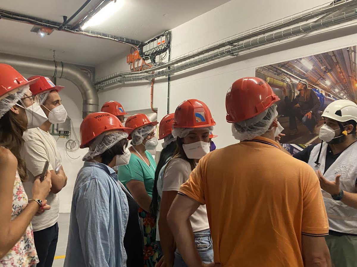 Dies fructífers al #CERN per inspirar l’elaboració de propostes autèntiques i #STEAM que generin preguntes i #projectes que apoderin el professorat per als nous reptes del  #curriculum. Gràcies per fer possible l’estada <a href="/JoanCuevas/">Joan Cuevas 🎗</a> <a href="/JMoralCastrillo/">Jesús Moral</a> <a href="/cesirecat/">CESIRE</a>