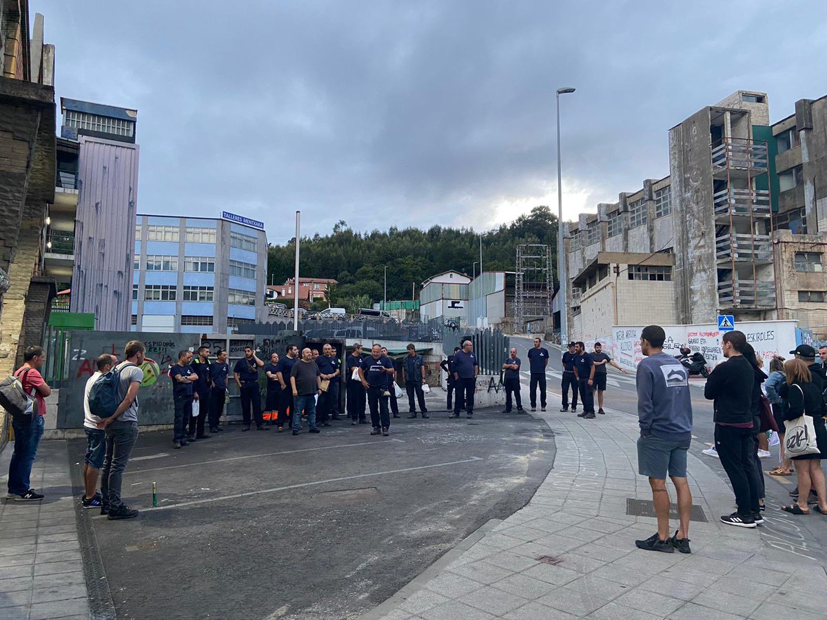 Después de 5 meses de huelga, los huelguistas vuelven al trabajo.