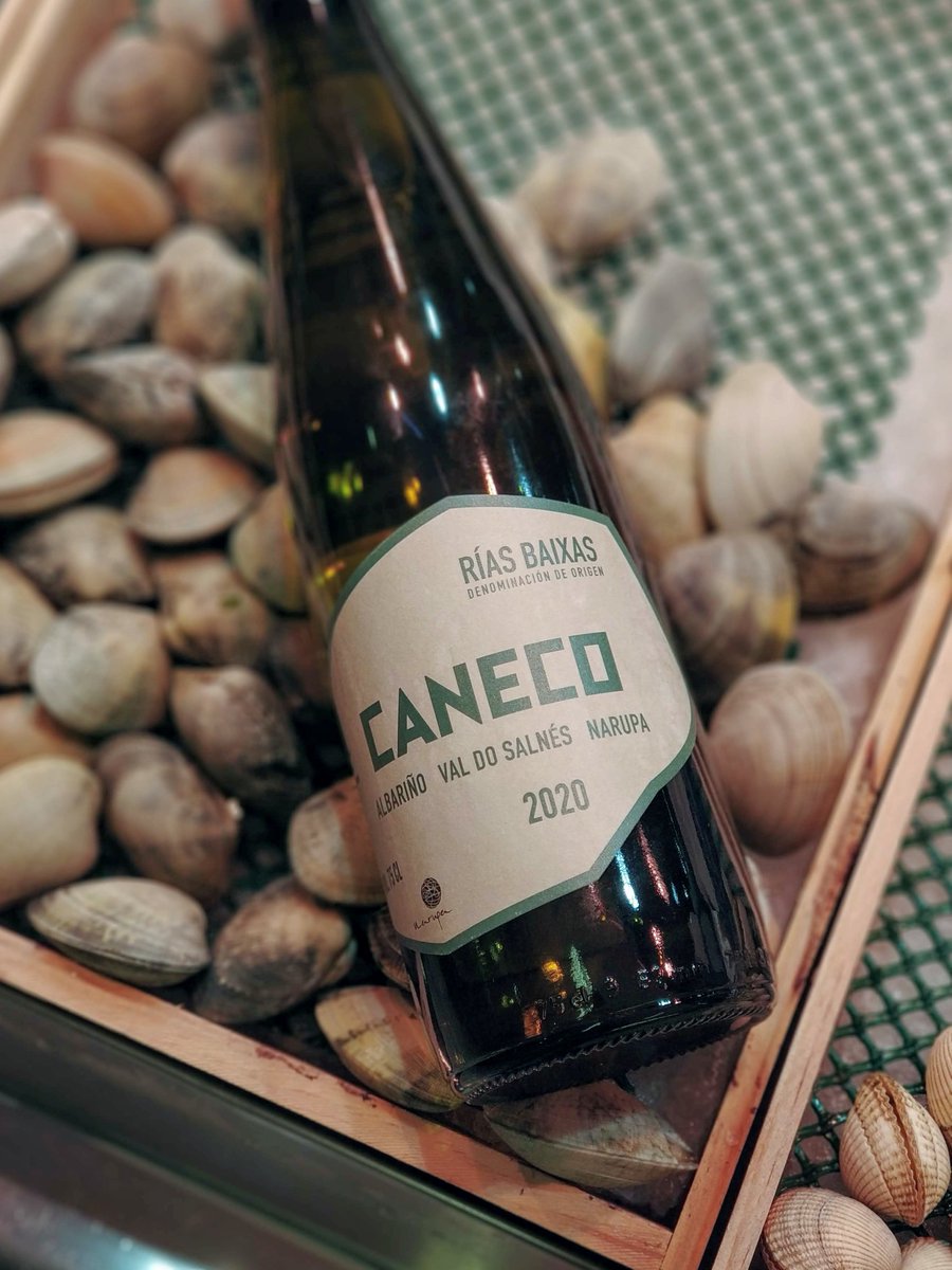 Mercado de Chamartin (@mchm_chamartin) on Twitter photo Qué poco hace falta para montarte tu picnic 🏖️ playero en casa.
Unas almejitas y pasar por <a href="/Pdelicatessen/">PEÑA MADRID</a> y hacerse con una botella, o las que se tercien, de CANECO 2020, un 100% #Albariño D.O. Rías Baixas, de bodega “top” <a href="/Narupavinos/">Narupa vinos</a> , elaborado en la subzona Val do Salnés. Qué poco hace falta para montarte tu picnic 🏖️ playero en casa.
Unas almejitas y pasar por <a href="/Pdelicatessen/">PEÑA MADRID</a> y hacerse con una botella, o las que se tercien, de CANECO 2020, un 100% #Albariño D.O. Rías Baixas, de bodega “top” <a href="/Narupavinos/">Narupa vinos</a> , elaborado en la subzona Val do Salnés.