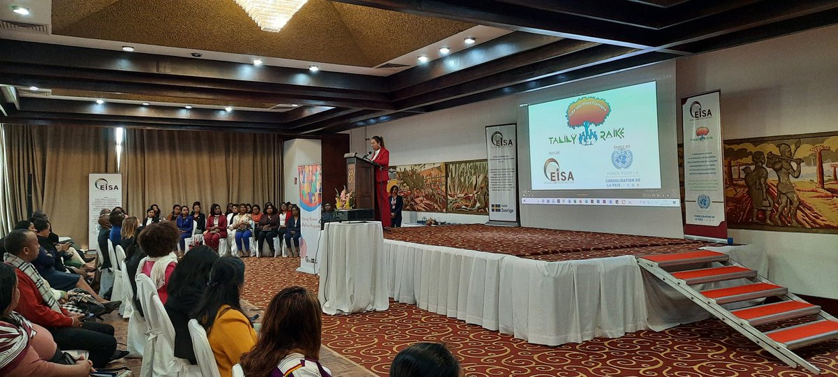 PBFMadagascar's tweet photo. A travers #TalilyRaike @UNPeacebuilding, synergie des actions entre partenaires -ministères & autorités locales, société civile, jeunes et femmes et 🇺🇳#PBF- pour de vrais changements en faveur de l'égalité de genre selon DG Ministère de la population
#paix inclusive @bjw_williams https://t.co/6WsILodzBy