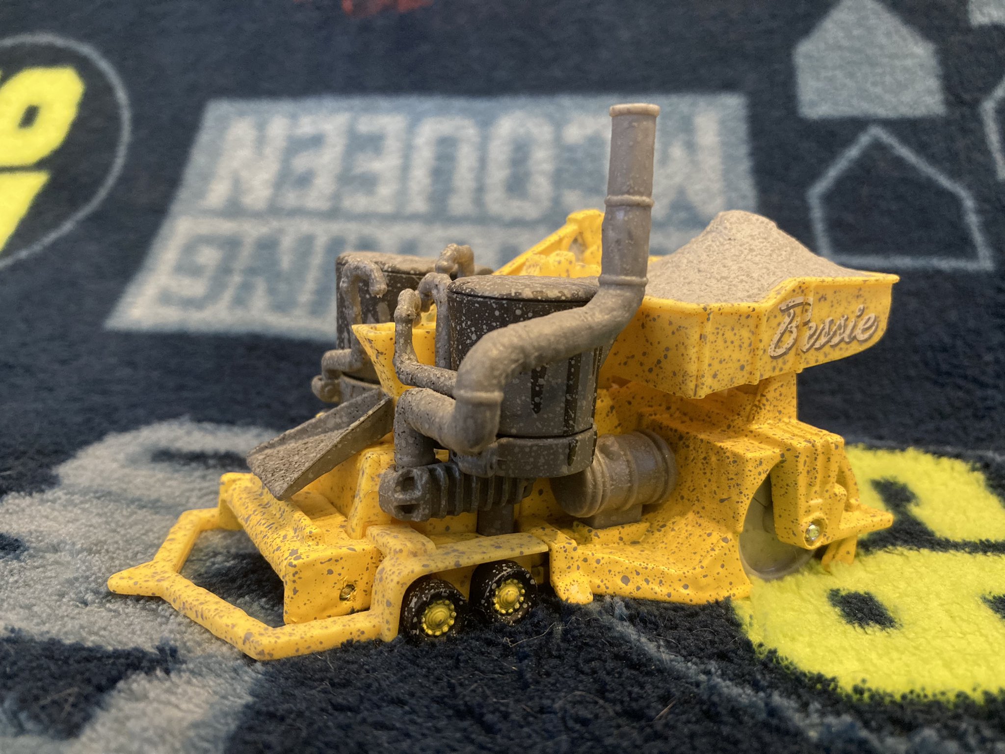 カーズ ベッシー マテル ベッシー カーズ マテル BESSIE ミニカー