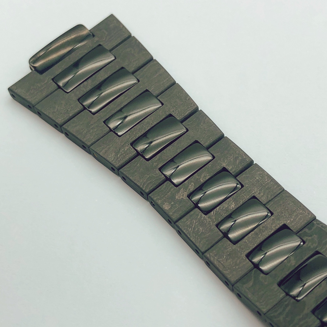 DRohjk's tweet photo. Patek Philippe 5711 Bracelet.
Make Of Black Carbon.

#pp #patek #patekphilippe #patekphilippenautilus #nautilus #aftermarket #mensweardaily #styleinspiration #styleformen #style #essentials #dailywatch #watchesofinstagram #lovewatches #watchcollector #watchlover #dream https://t.co/yLvjlyglEZ