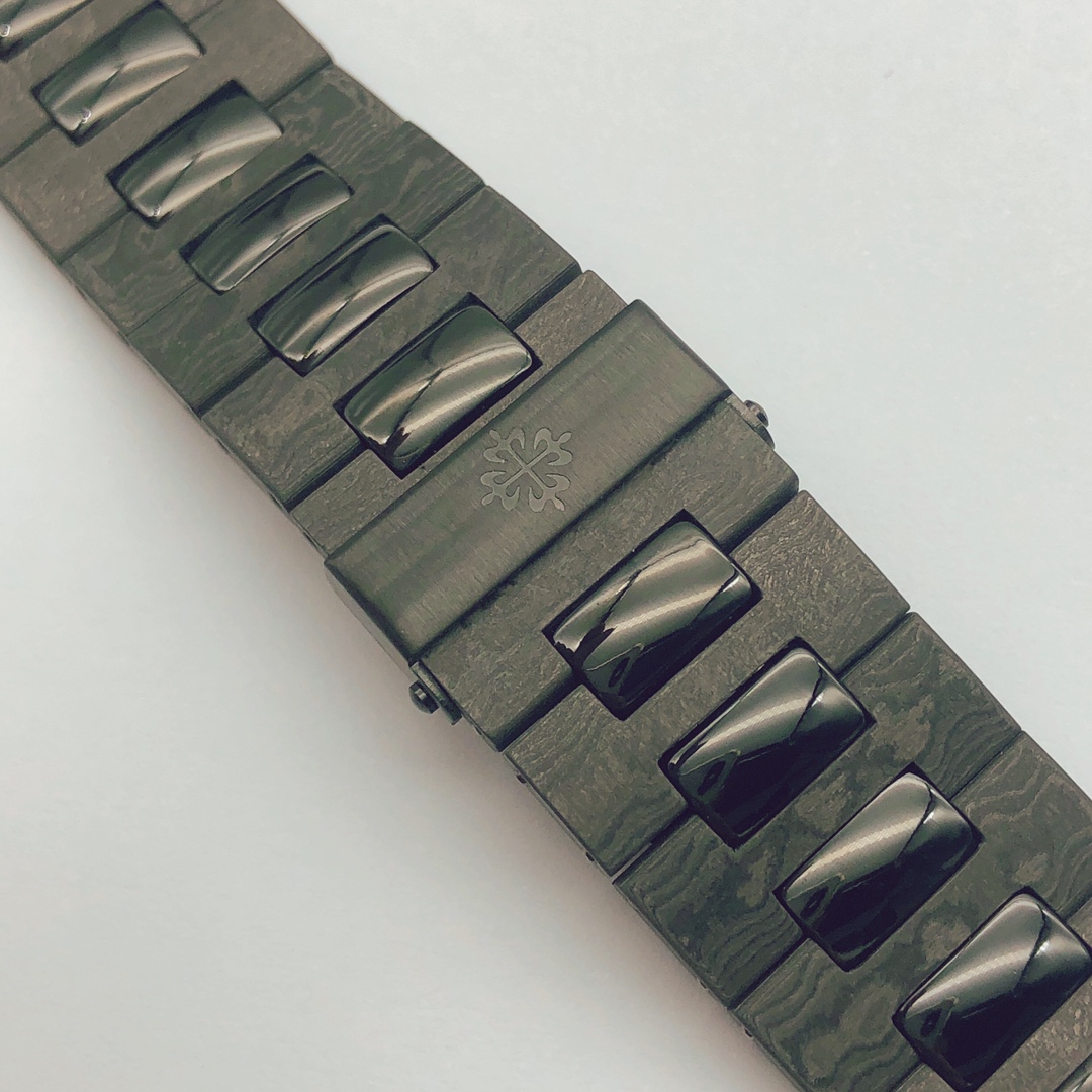 DRohjk's tweet photo. Patek Philippe 5711 Bracelet.
Make Of Black Carbon.

#pp #patek #patekphilippe #patekphilippenautilus #nautilus #aftermarket #mensweardaily #styleinspiration #styleformen #style #essentials #dailywatch #watchesofinstagram #lovewatches #watchcollector #watchlover #dream https://t.co/yLvjlyglEZ